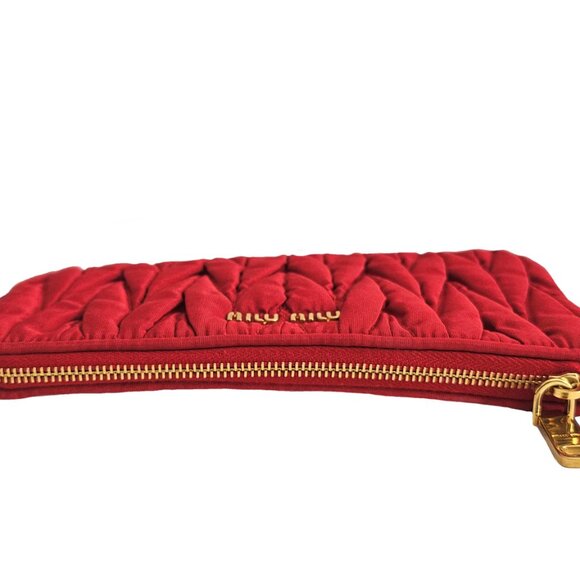 MIU MIU RED FABRIC MATELASSE WRISTLET CLUTCH - Picture 9 of 14